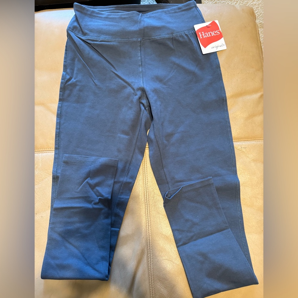 Hanes women’s leggings size medium color gray in NWT